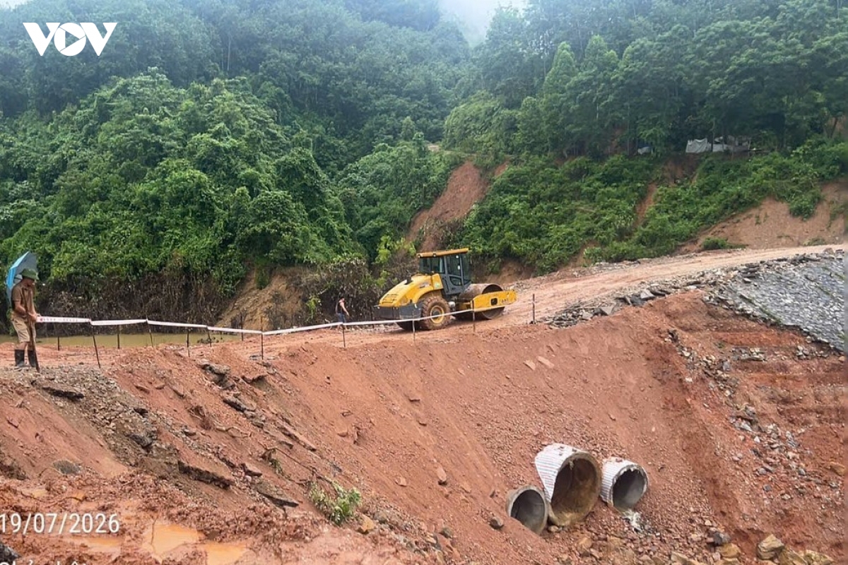 thong xe tren quoc lo 12, noi 2 tinh lai chau - Dien bien hinh anh 1