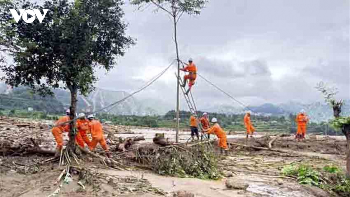 Lai Châu khẩn trương khôi phục điện cho vùng lũ Mường Than