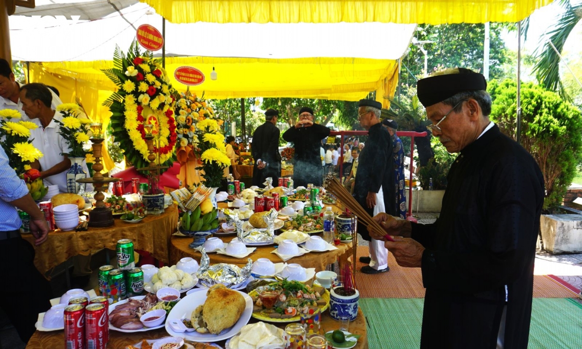 ngay gio chung tri an cac anh hung liet si o lang Dong di tp hue hinh anh 1