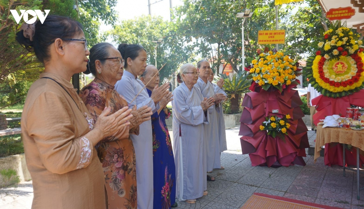 ngay gio chung tri an cac anh hung liet si o lang Dong di tp hue hinh anh 5