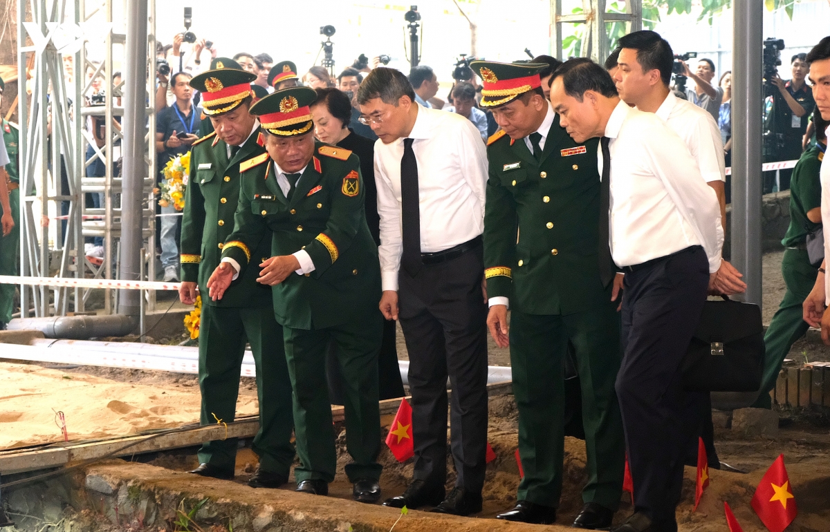luc luong chuc nang da tim thay 7 hai cot liet si tai cong vien le thi rieng hinh anh 2