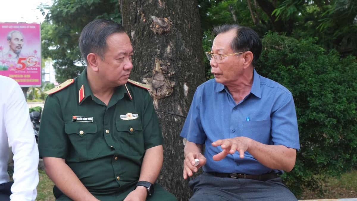nhung nguoi gan bo tu ngay dau tim kiem hai cot liet si tai cong vien le thi rieng hinh anh 5