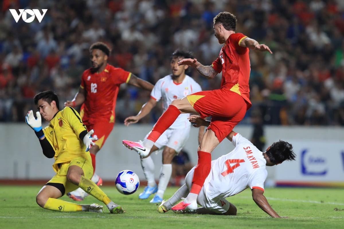 Dt viet nam 4-0 Dt myanmar buc chien thu cua nha vo dich Dong nam A hinh anh 3