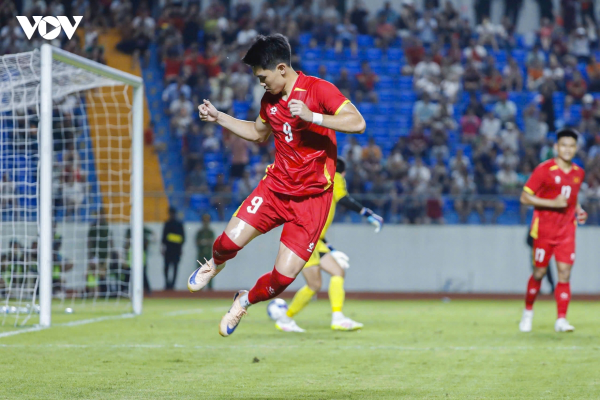 Dt viet nam 4-0 Dt myanmar buc chien thu cua nha vo dich Dong nam A hinh anh 2