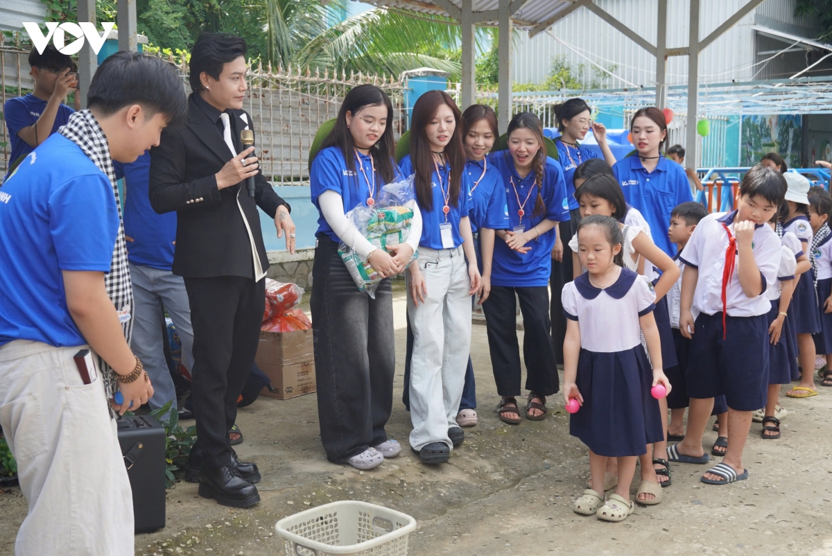 khong gian doc sach mo cho thieu nhi xa dao thanh an hinh anh 4