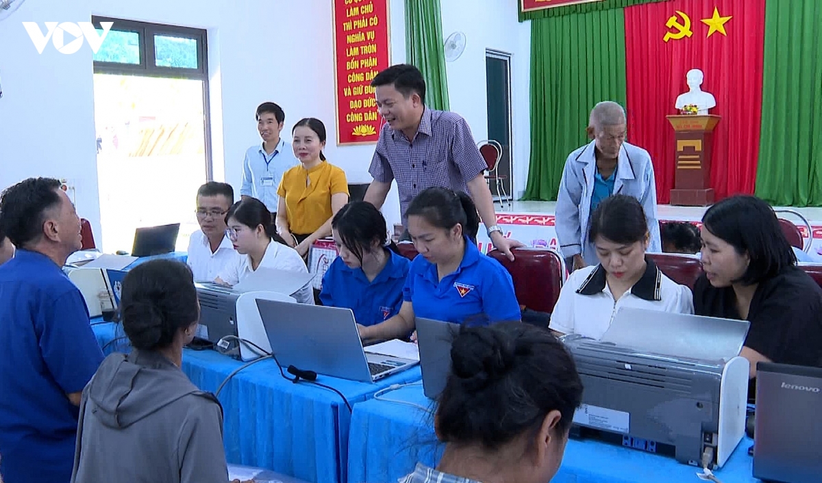 nghe an dua can bo xuong tan khoi, xom, ban lam sach du lieu dat dai hinh anh 1