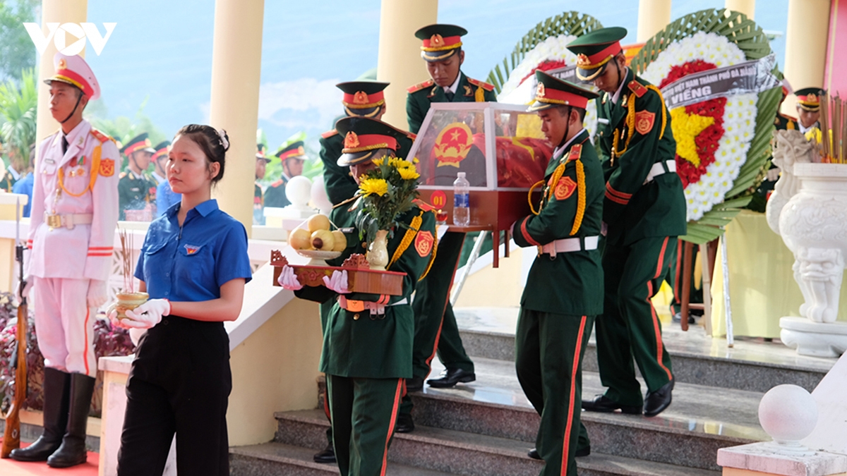 Da nang truy dieu, an tang 5 hai cot liet si o hang Da sap, xa ha nha hinh anh 4