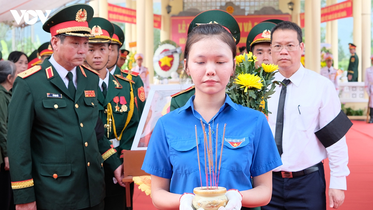 Da nang truy dieu, an tang 5 hai cot liet si o hang Da sap, xa ha nha hinh anh 5