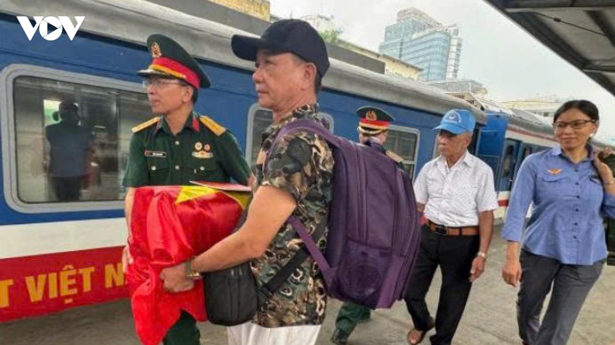 than nhan liet si duoc mien phi ve tau dua hai cot tro ve que huong hinh anh 1