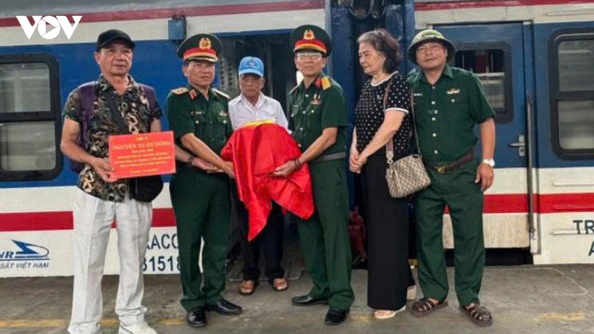 than nhan liet si duoc mien phi ve tau dua hai cot tro ve que huong hinh anh 2