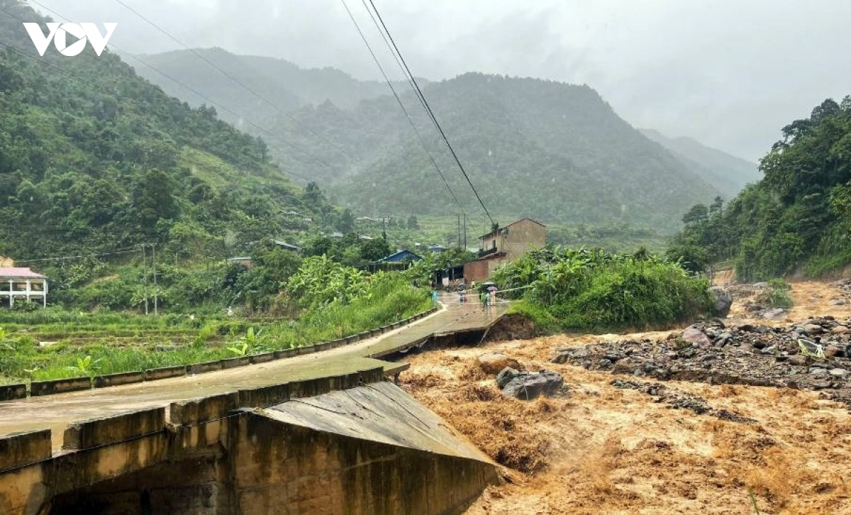 northern vietnam faces more heavy rain as flood risks persist picture 1