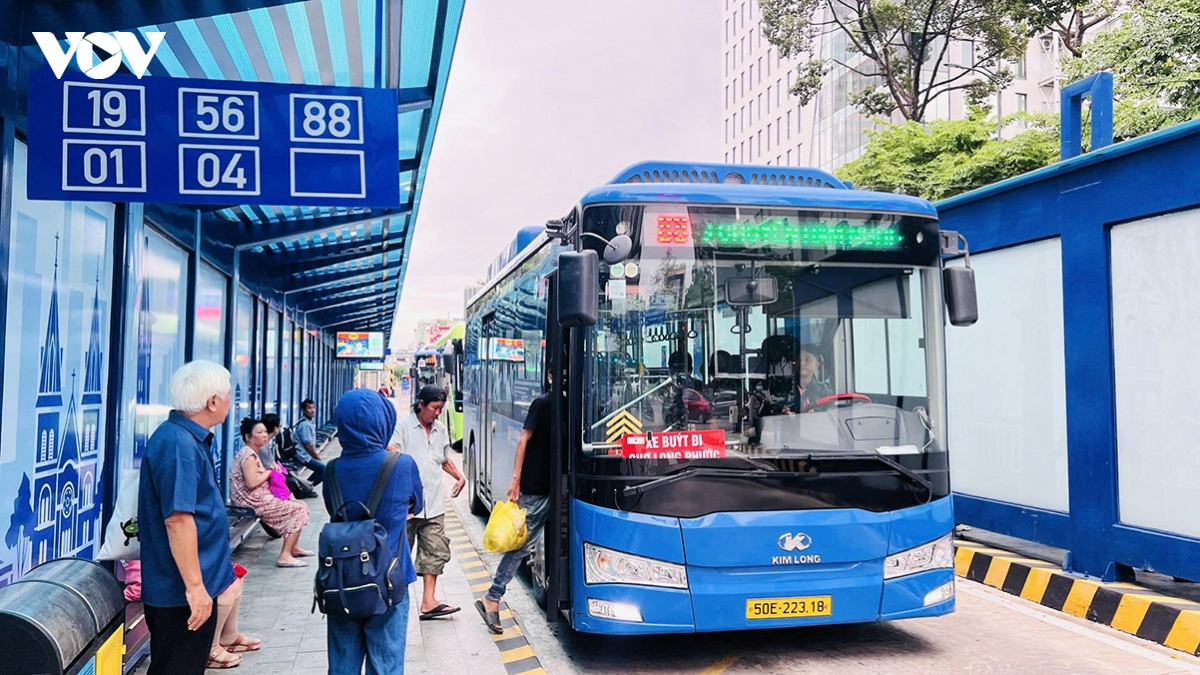free bus tickets boost ridership in hcm city, supporting greener mobility picture 1