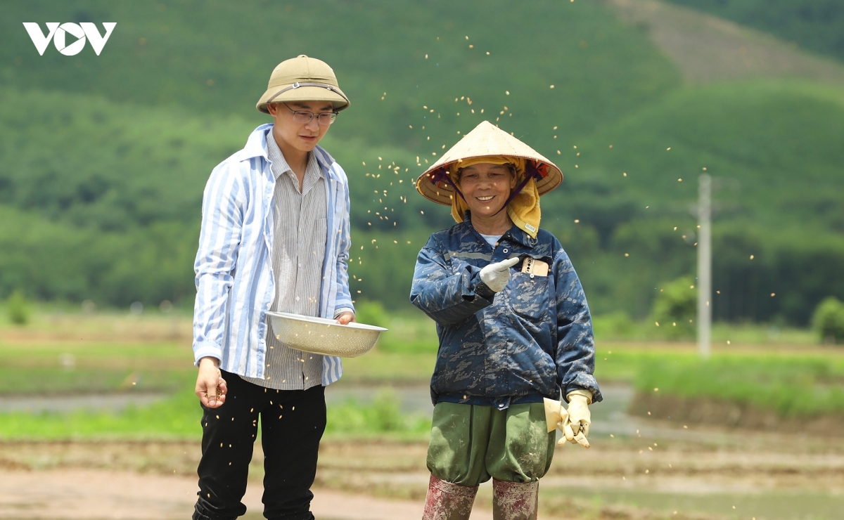 nhung can bo khu genz tuoi doi muoi o khe su quang ninh hinh anh 4