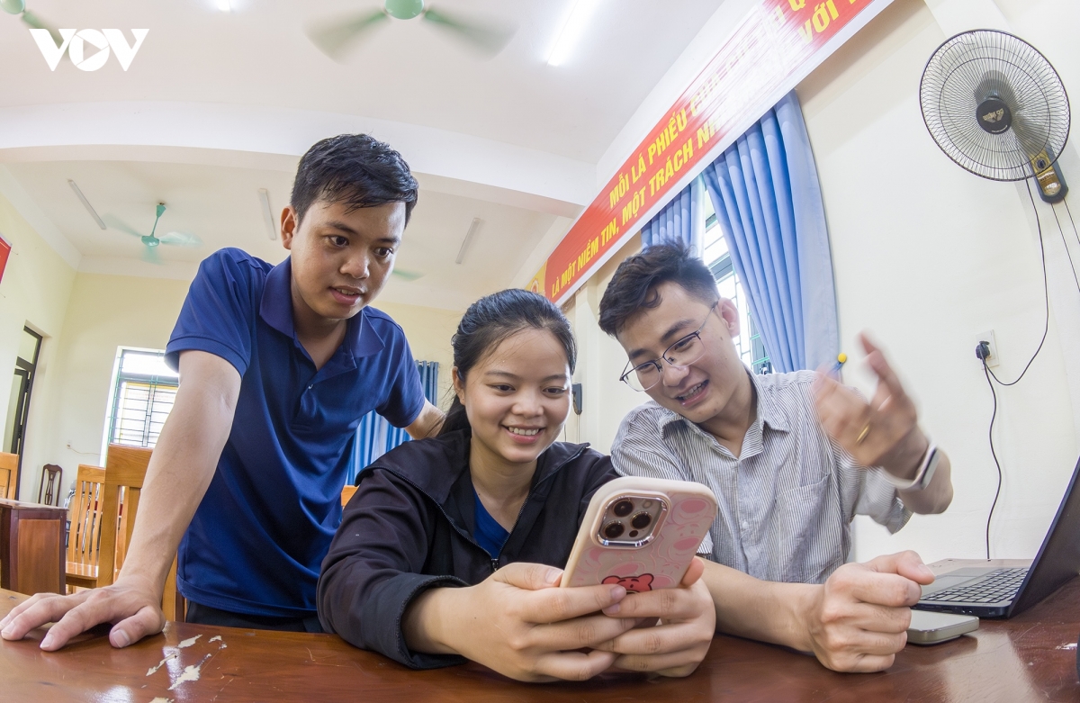 nhung can bo khu genz tuoi doi muoi o khe su quang ninh hinh anh 6