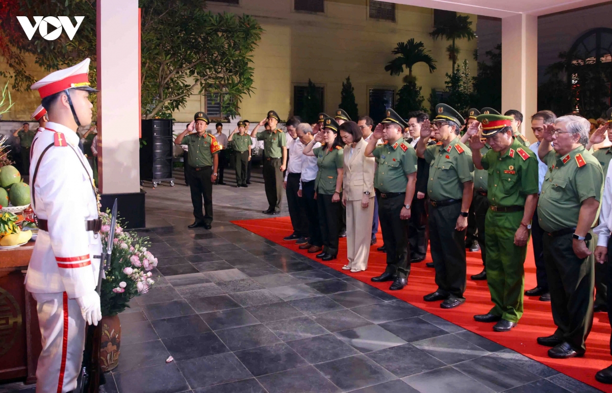 cong an tp ha noi tai hien vu an so 7 On nhu hau tren san khau thuc canh hinh anh 2