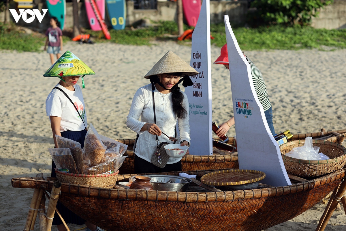 trai nghiem Don nhip cho ca binh minh tai bai bien man thai, Da nang hinh anh 5