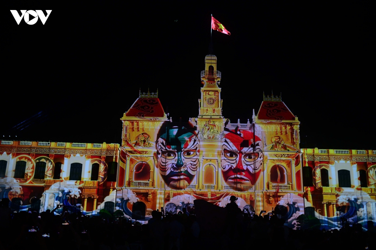 man nhan trinh dien 3d mapping chao mung 50 nam thanh pho mang ten bac hinh anh 2