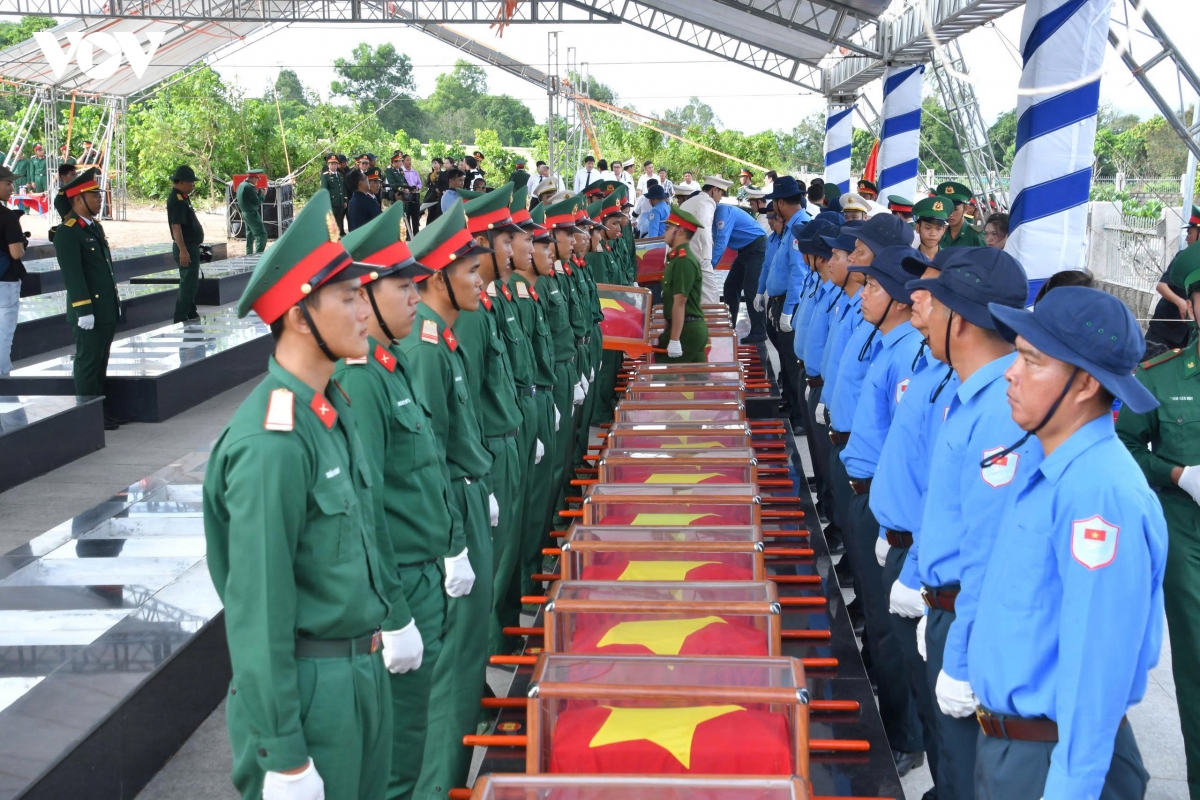 An Giang an táng 235 hài cốt liệt sĩ quân tình nguyện, chuyên gia Việt Nam