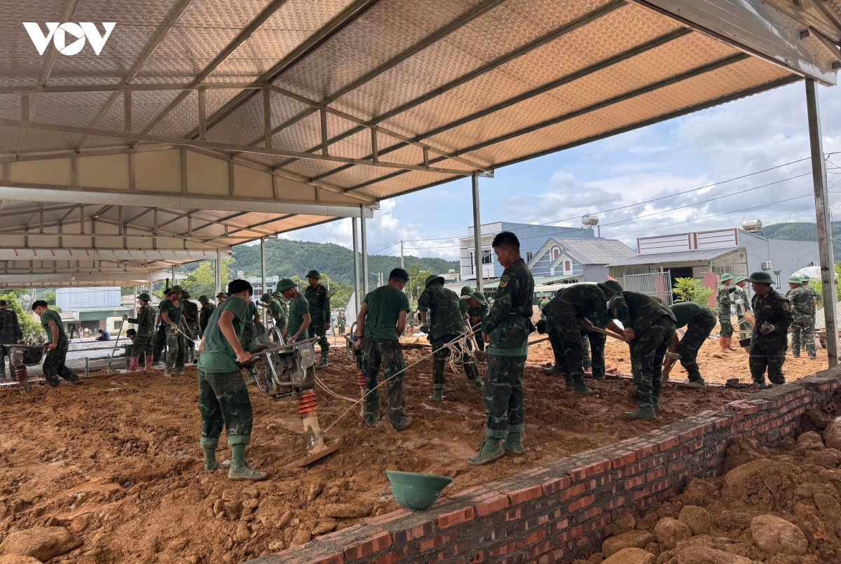 chay dua voi thoi gian dung mai am cho dong bao vung lu muong than hinh anh 9