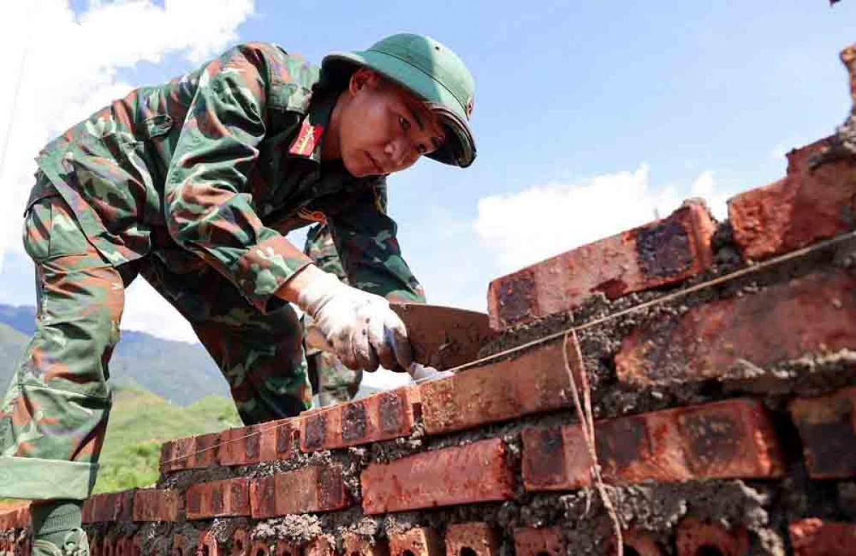 tang toc xay khu tai dinh cu muong than, som on dinh cho nguoi dan vung lu hinh anh 4