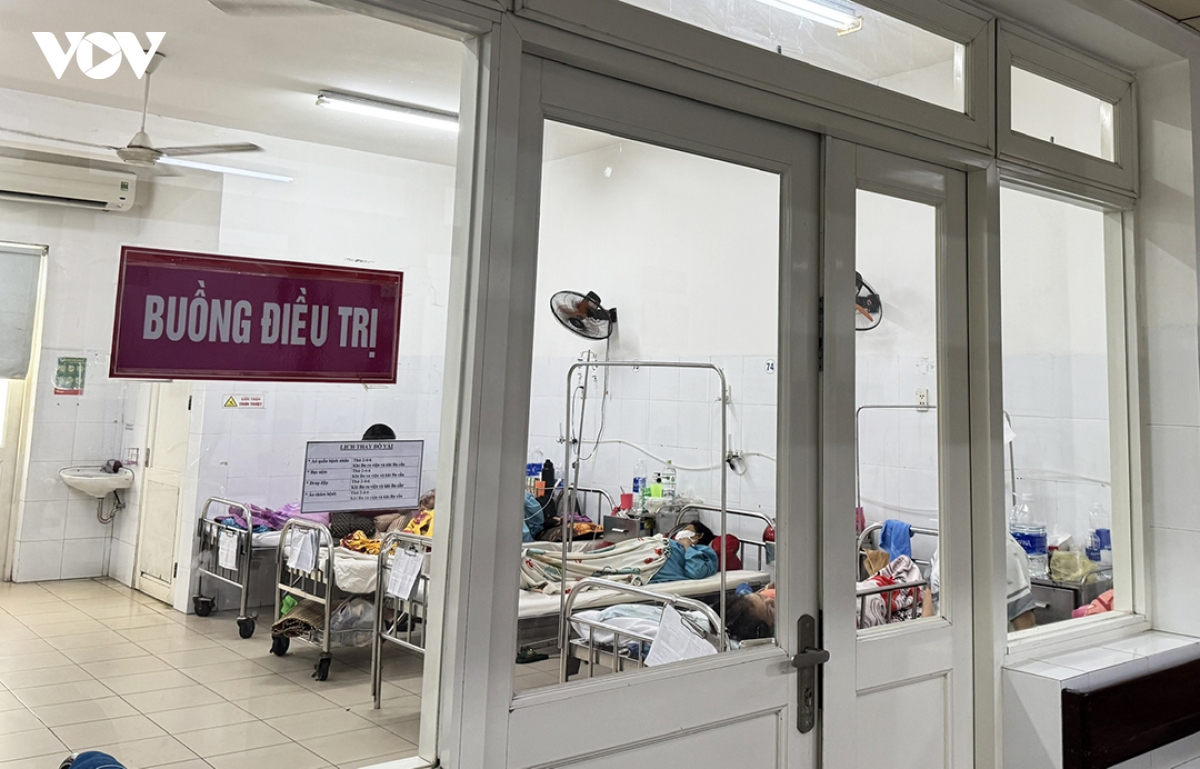 21 người nghi ngộ độc thực phẩm sau bữa ăn tại căng tin ở Huế