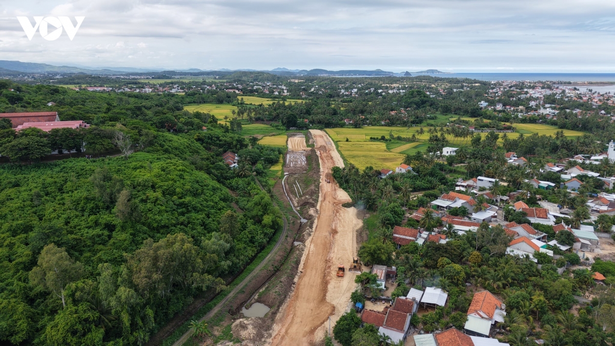 Dong loat thao do, di doi ban giao mat bang nhieu du an trong diem o Dak lak hinh anh 7