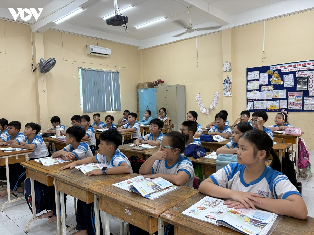 tp.hcm du kien mien phi sach giao khoa toan thanh pho hinh anh 1