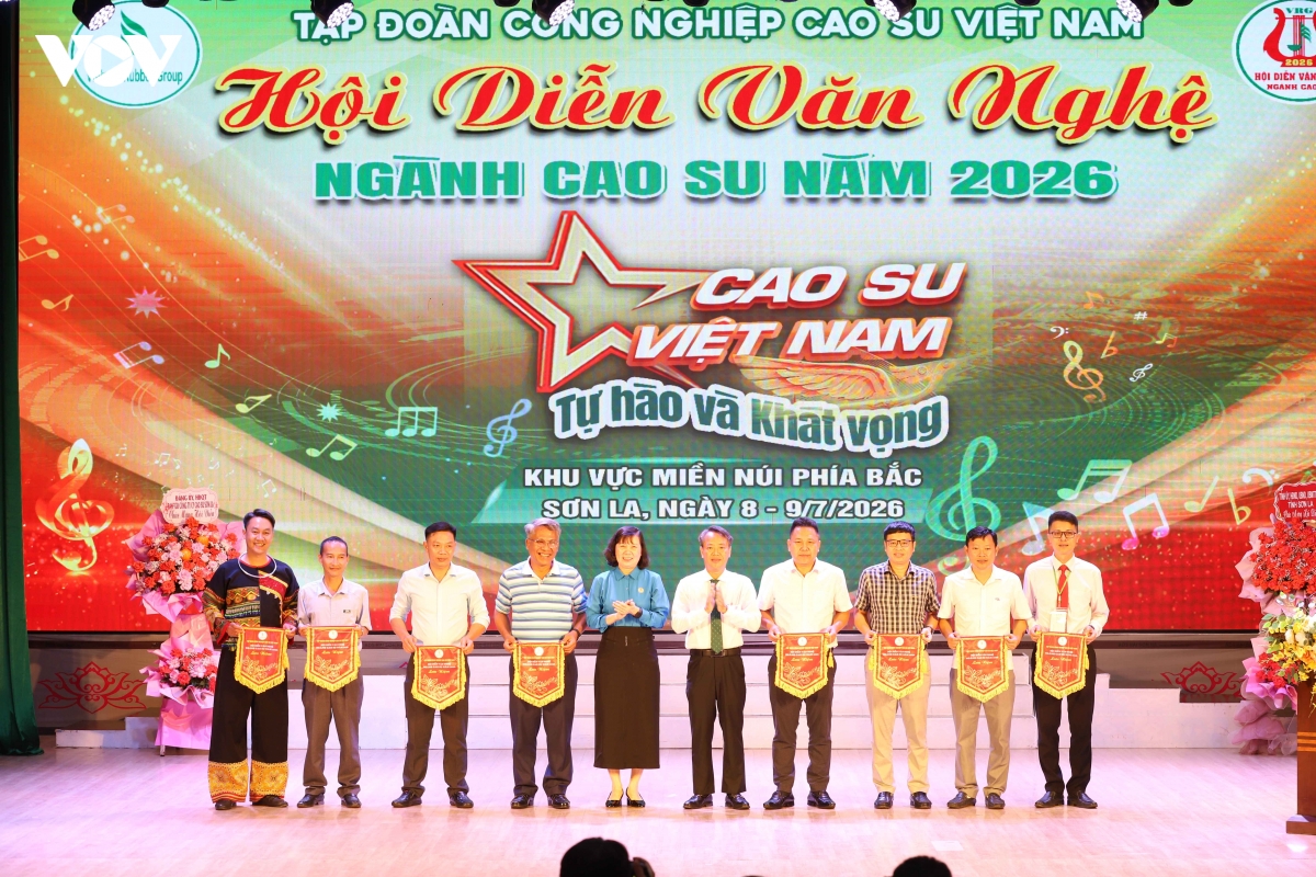 lan toa sac mau van hoa cac dan toc tai hoi dien van nghe nganh cao su hinh anh 5