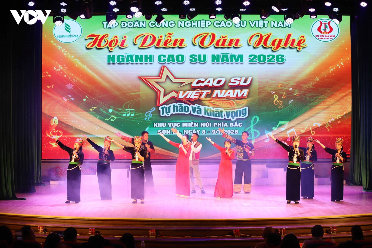 lan toa sac mau van hoa cac dan toc tai hoi dien van nghe nganh cao su hinh anh 1
