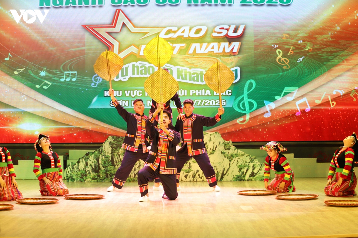 lan toa sac mau van hoa cac dan toc tai hoi dien van nghe nganh cao su hinh anh 2