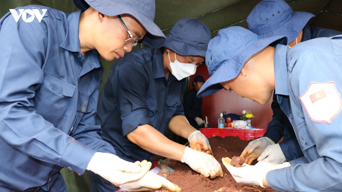 quan khu 7 khen thuong luc luong tim kiem, quy tap 26 hai cot liet si o Dong nai hinh anh 5