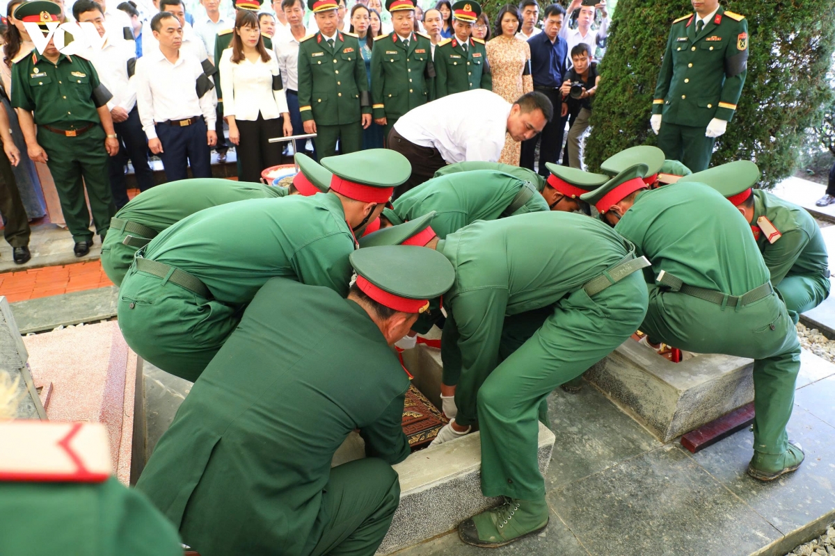 truy dieu, an tang 2 hai cot liet si tai nghia trang liet si Doc lap hinh anh 2