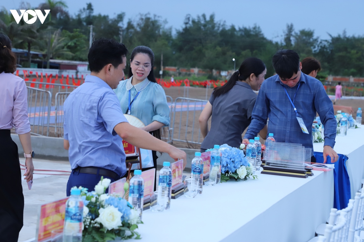 du khach no nuc ve giao ninh ninh binh don dau moc moi cua mua du lich bien hinh anh 6