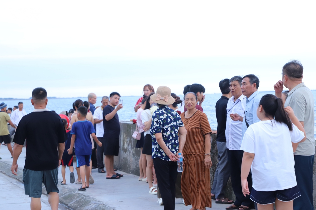 du khach no nuc ve giao ninh ninh binh don dau moc moi cua mua du lich bien hinh anh 10