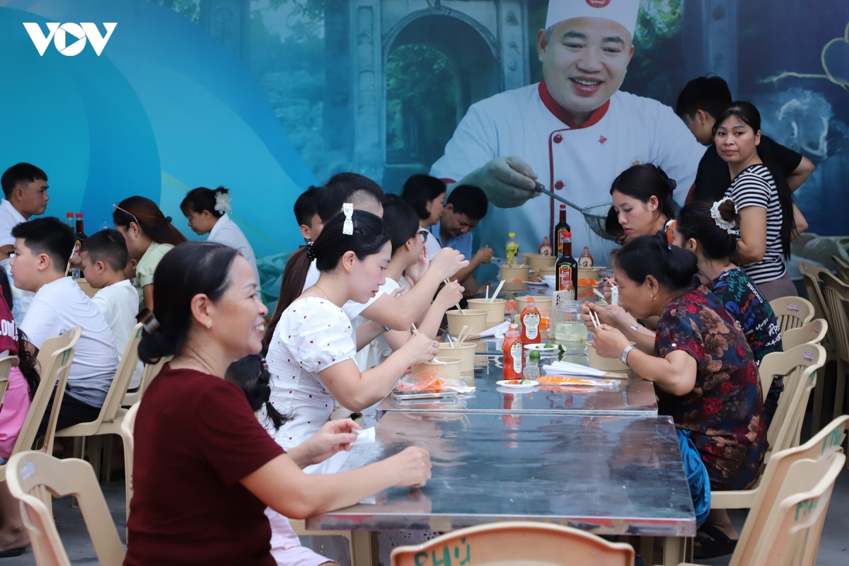 du khach no nuc ve giao ninh ninh binh don dau moc moi cua mua du lich bien hinh anh 9