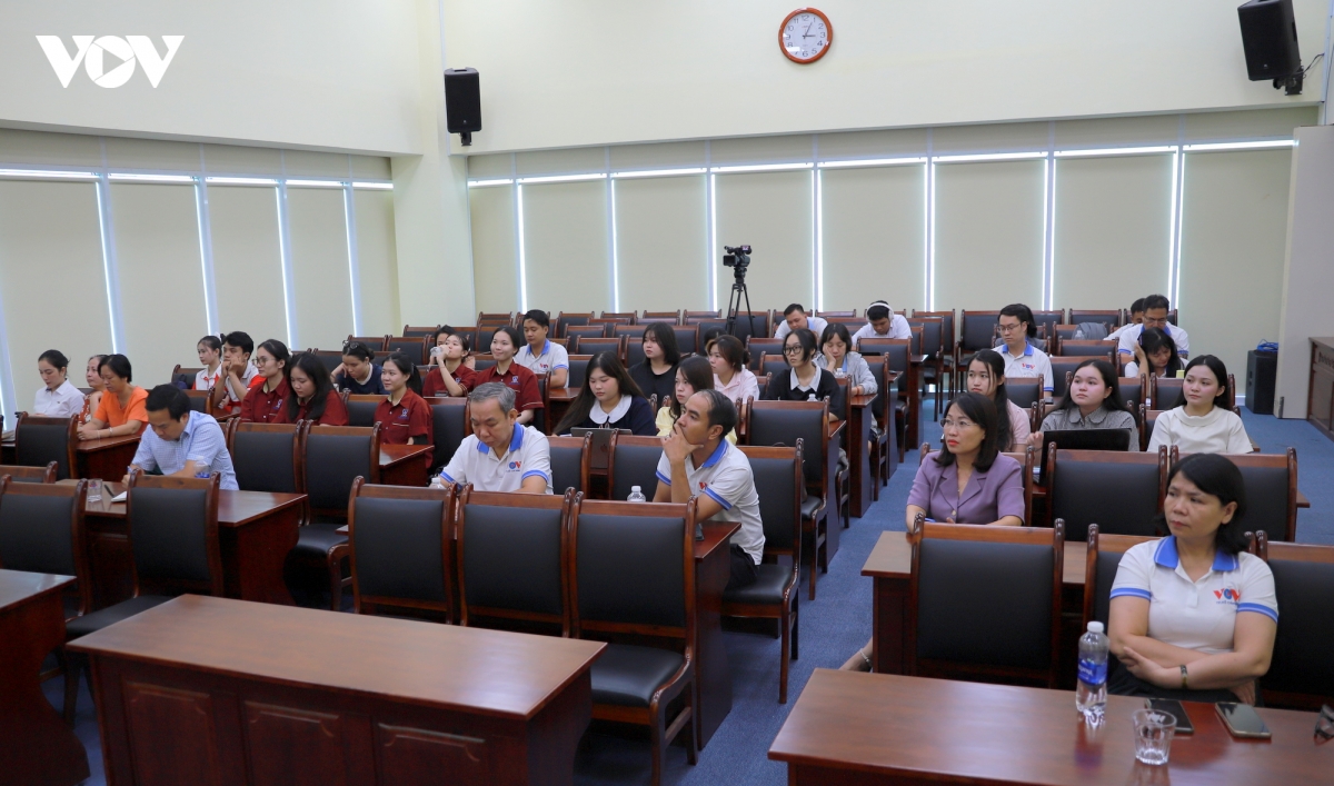 vov tp.hcm ban cach cham gen z tren da nen tang hinh anh 16