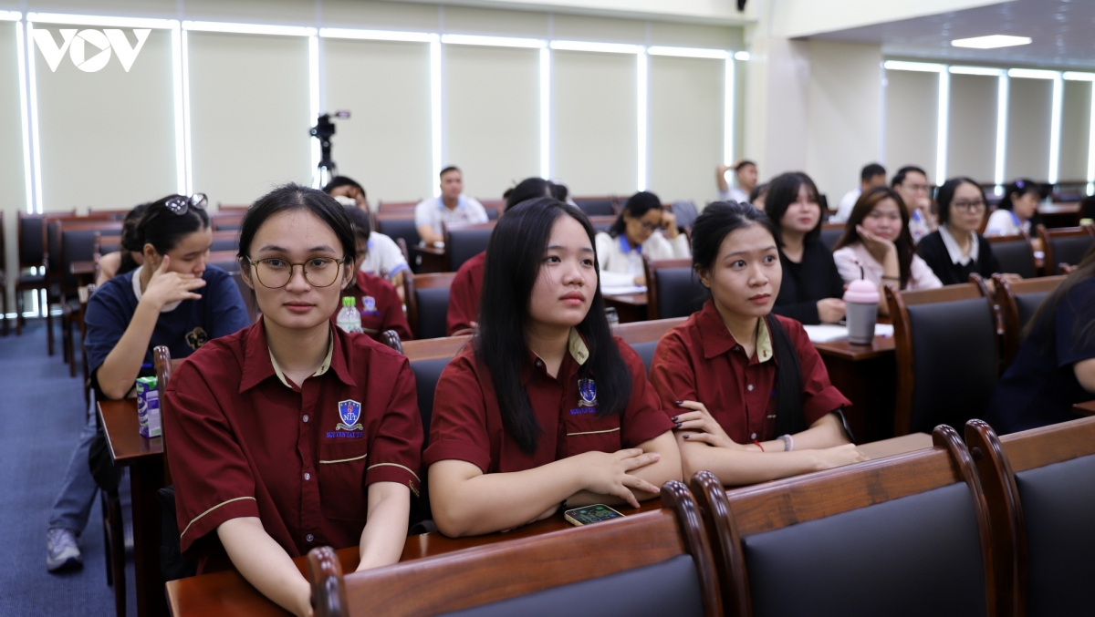 vov tp.hcm ban cach cham gen z tren da nen tang hinh anh 18