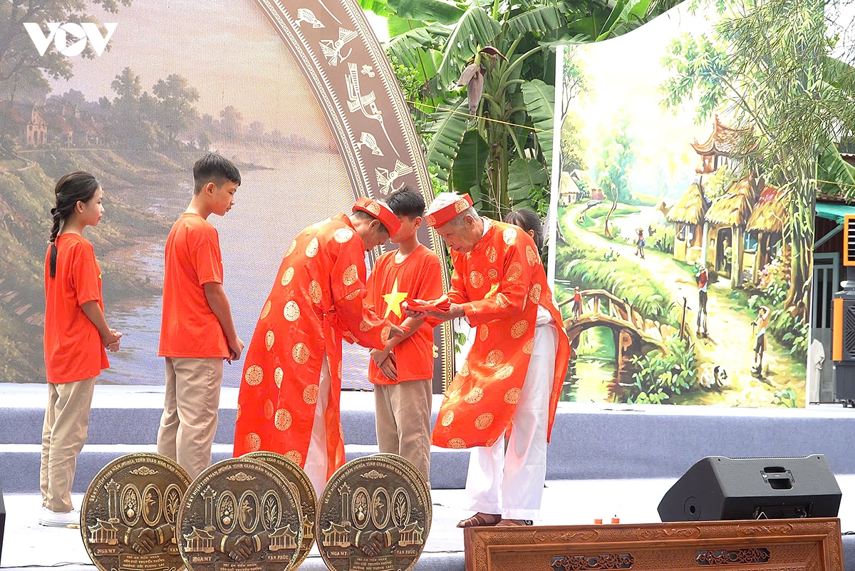sau nang nghia tinh 1000 nam ket cha giua hai lang van phuc nga my o ha noi hinh anh 8
