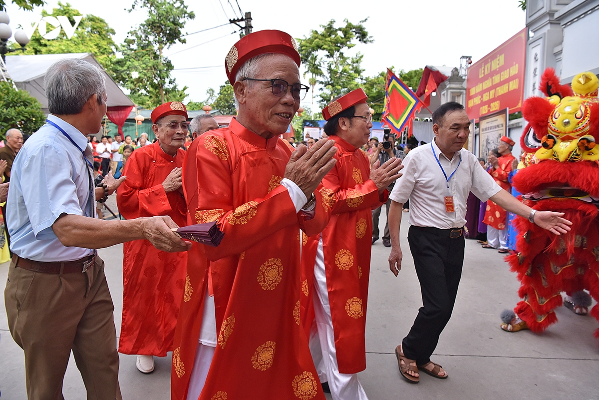 sau nang nghia tinh 1000 nam ket cha giua hai lang van phuc nga my o ha noi hinh anh 2