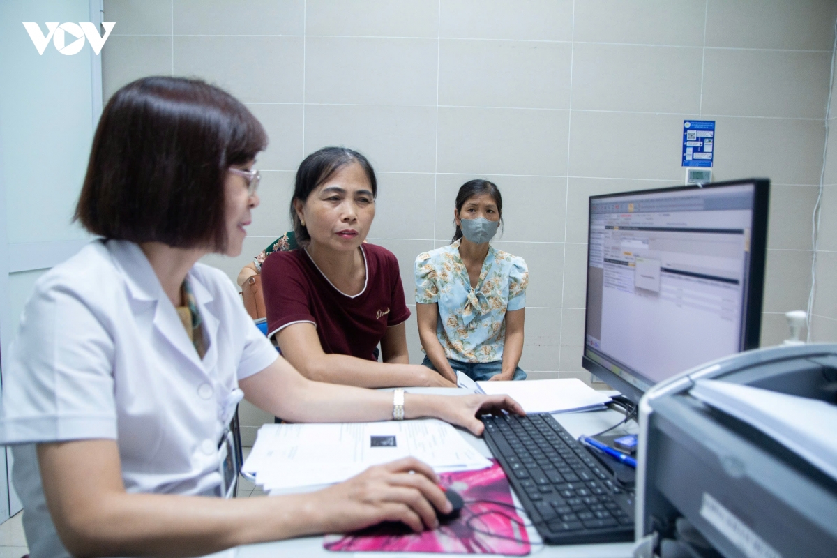 kham trai tuyen duoc bhyt chi tra, giam ganh nang cho nguoi benh hinh anh 1