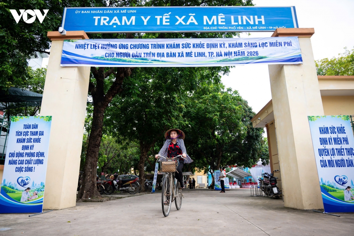 nguoi cao tuoi phan khoi vi duoc kham suc khoe mien phi ngay gan nha hinh anh 1