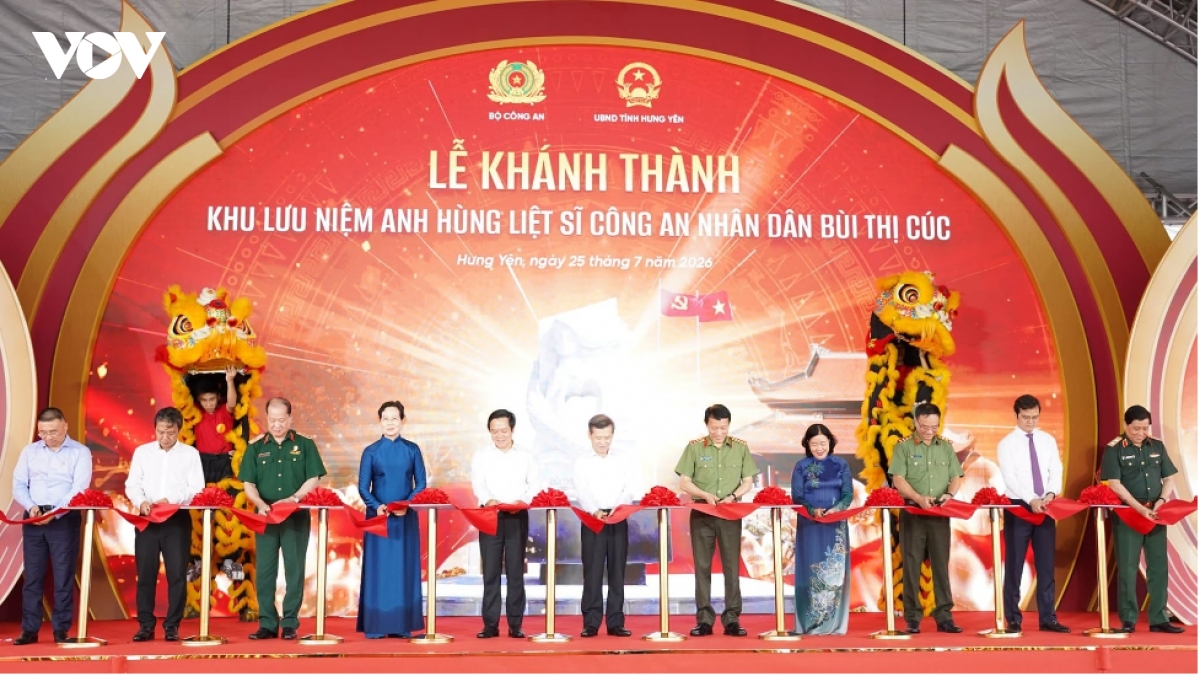 hung yen khanh thanh khu luu niem nu anh hung liet si duoc bac ho tang 6 chu vang hinh anh 1