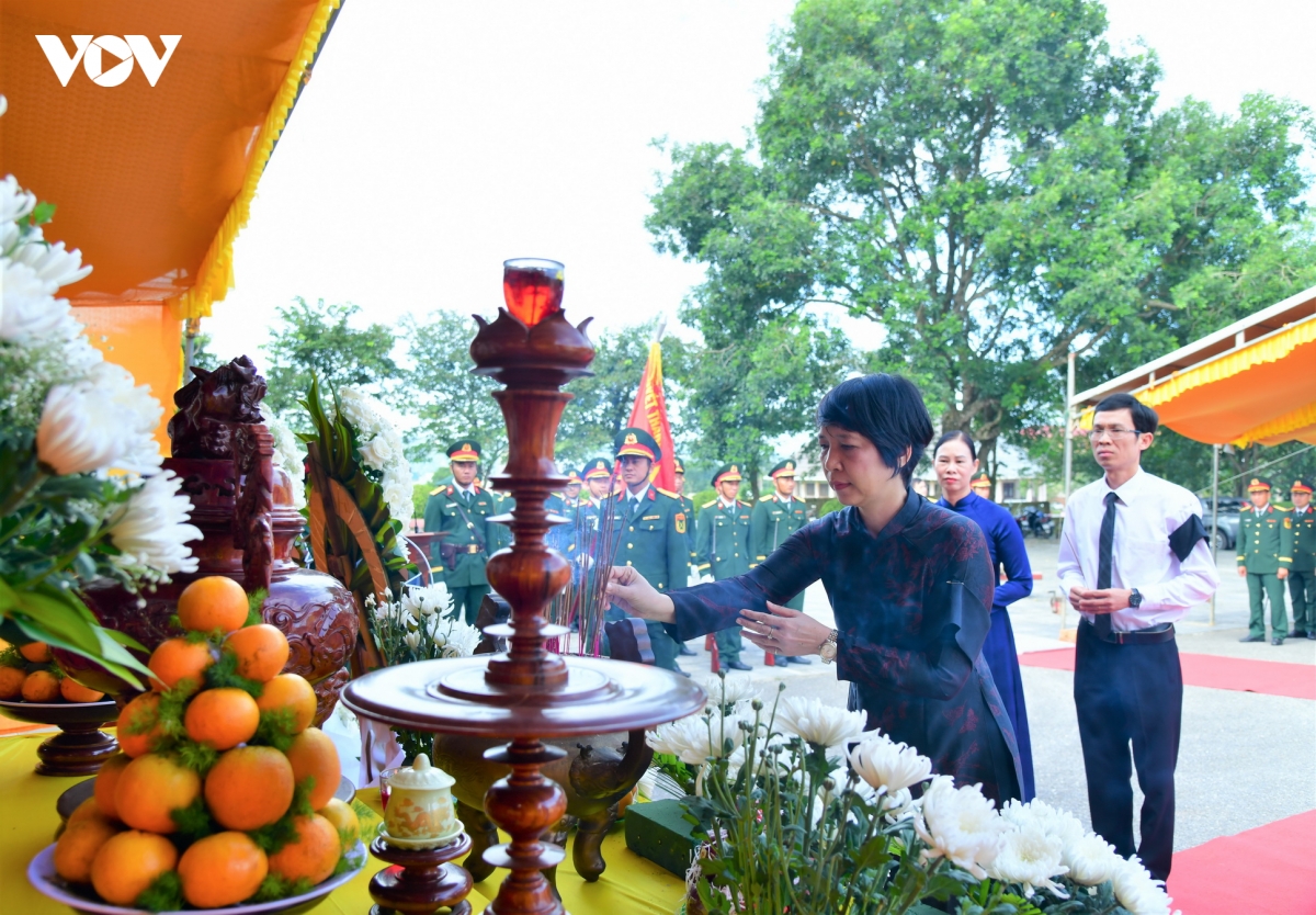 quang tri to chuc le vieng, truy dieu va an tang 2 hai cot liet si hinh anh 2