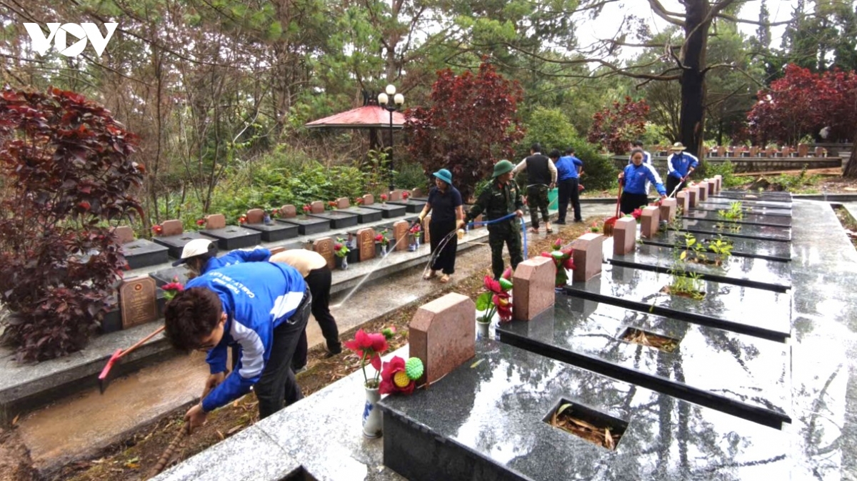 khoang lang thang 7 o nghia trang liet si lam Dong hinh anh 2