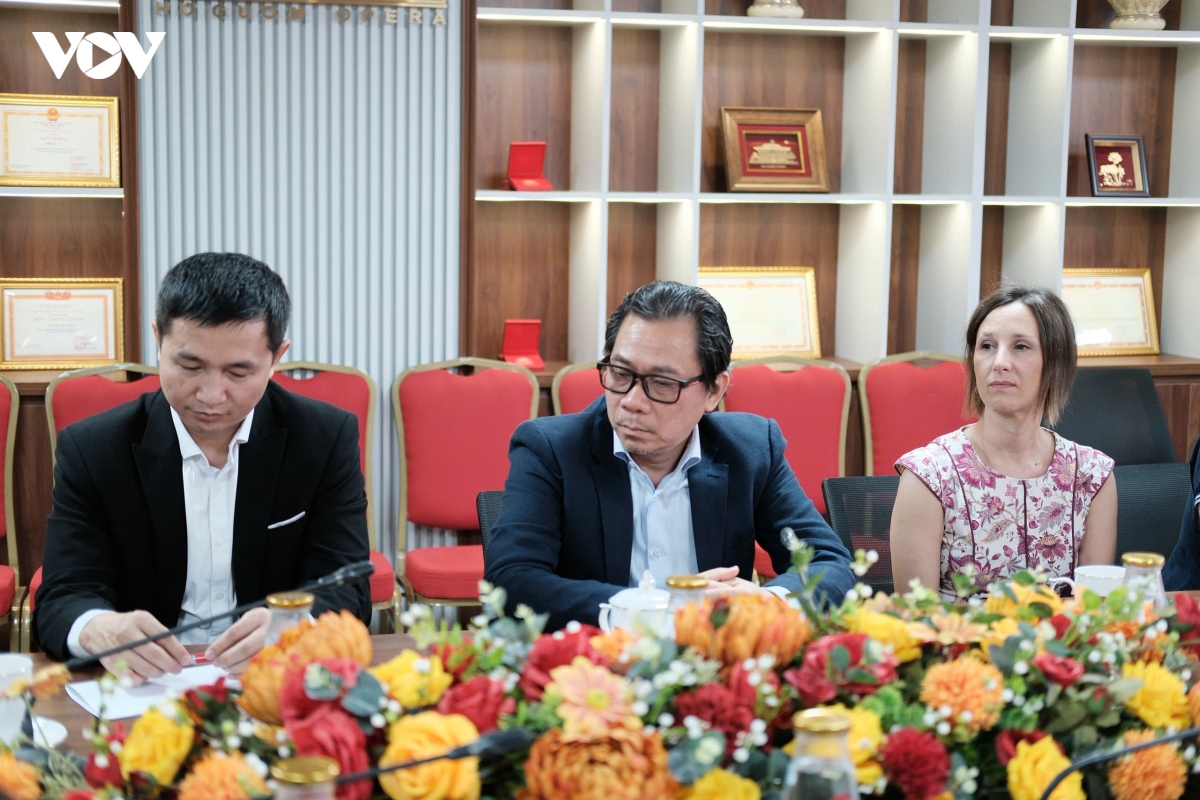nha hat ho guom dua phien ban la traviata chuan italy len san khau ha noi hinh anh 2
