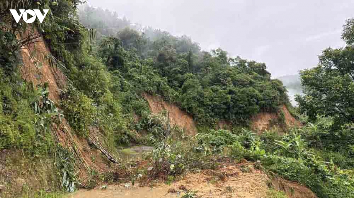 lai chau khan truong khac phuc thiet hai do mua lu hinh anh 2