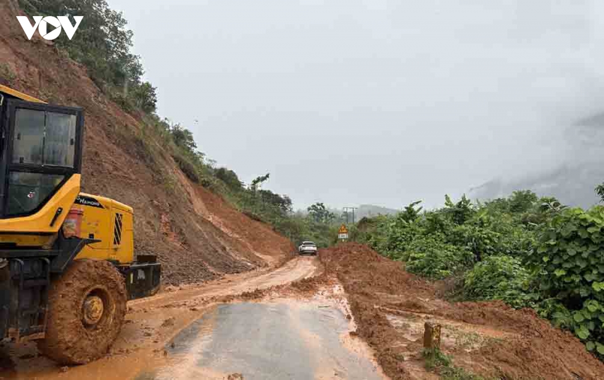 lai chau khan truong khac phuc thiet hai do mua lu hinh anh 3