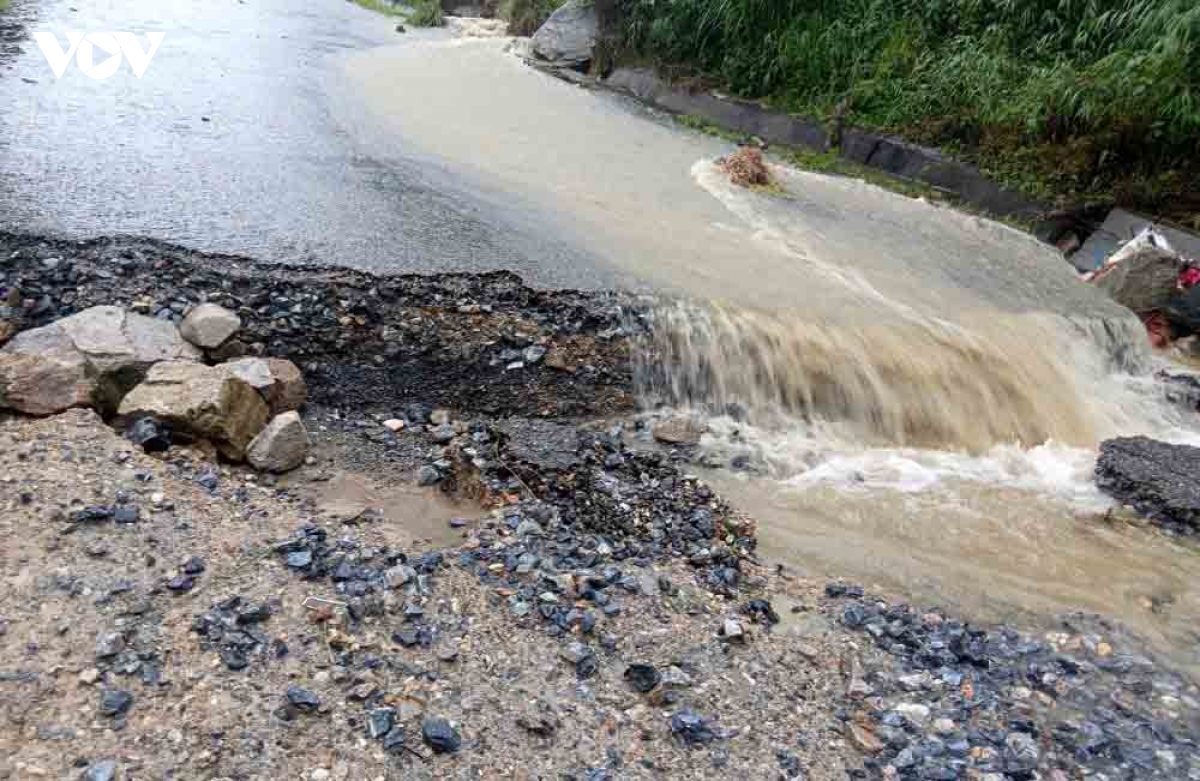lai chau khan truong khac phuc thiet hai do mua lu hinh anh 4