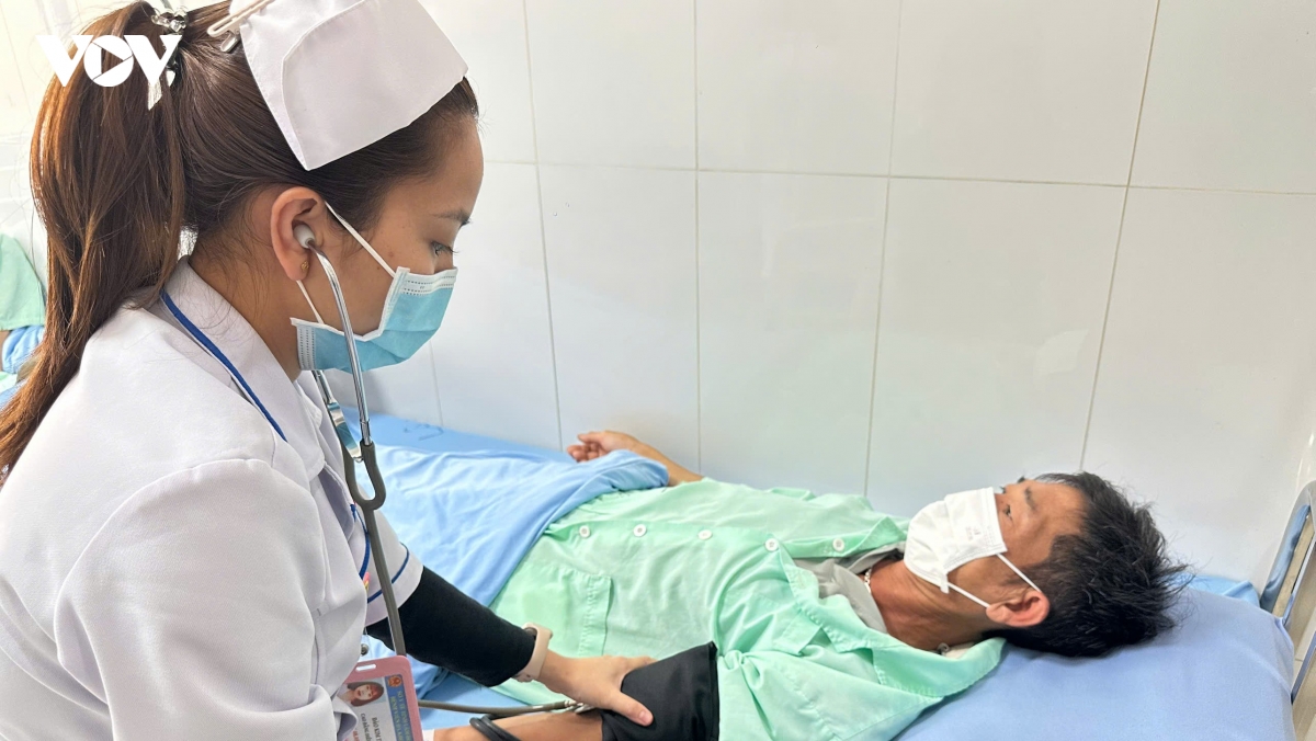 84 người nhập viện nghi do ăn bánh mì ở Lâm Đồng
