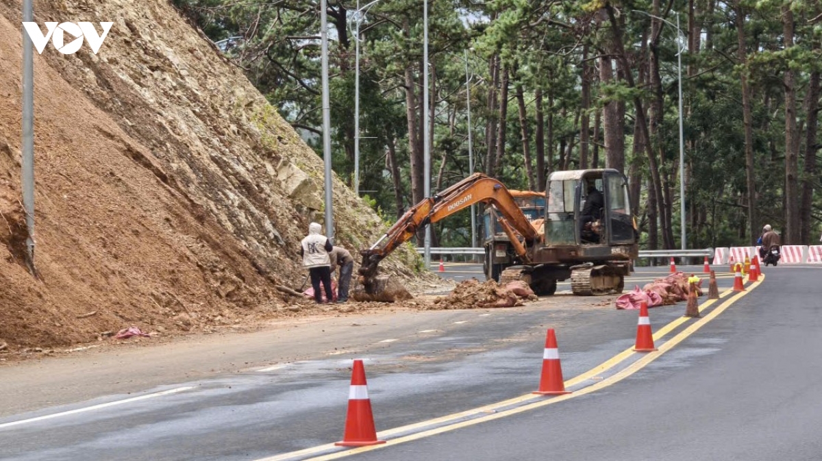 lam Dong khac phuc diem sat lo nguy hiem tren deo prenn Da lat hinh anh 2